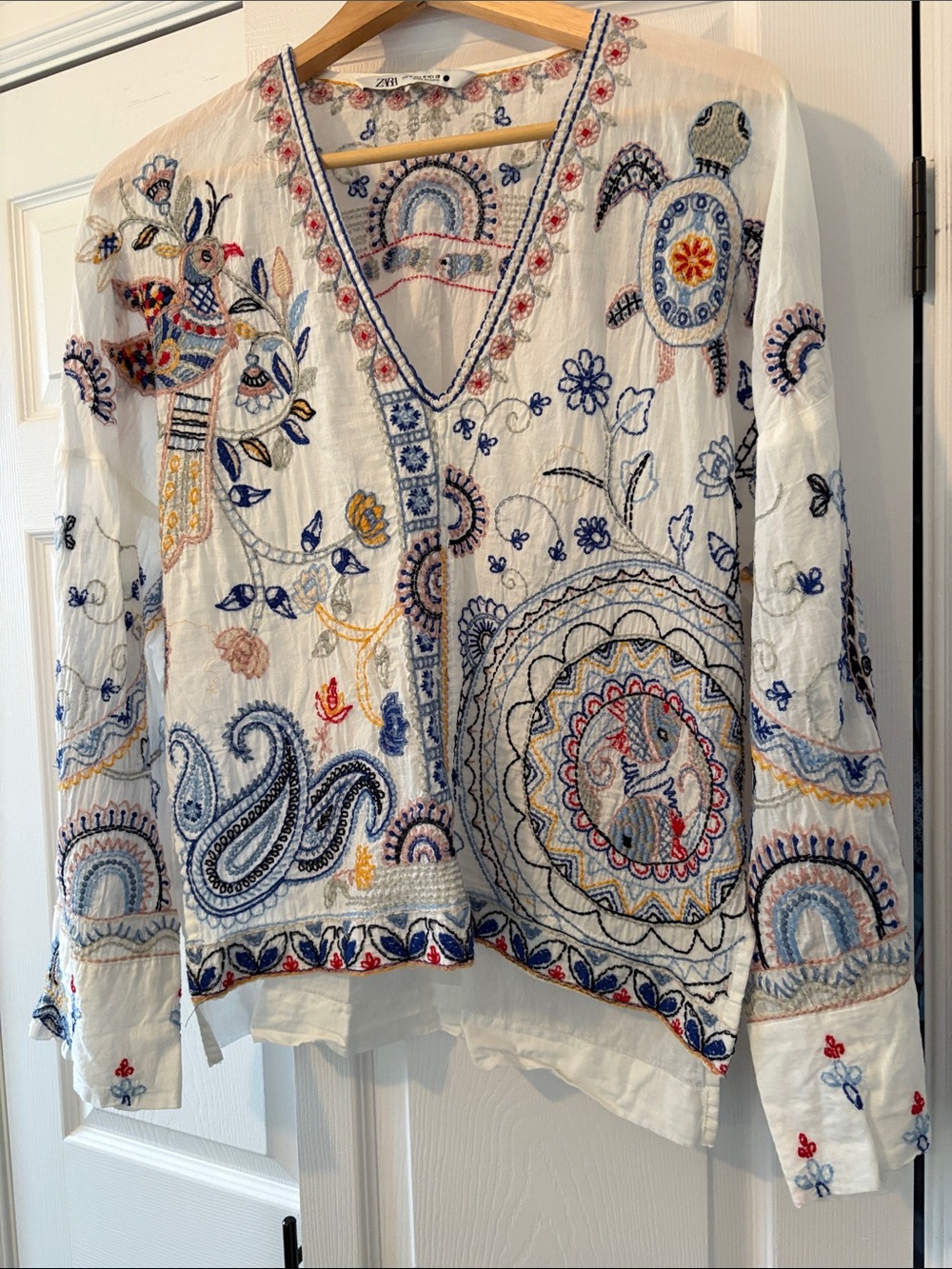 Zara White Embroidered V-Neck Boho Blouse with Multicolor Folk Motifs